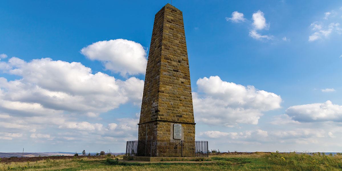 Climb the hill up to Captain Cooks Monument