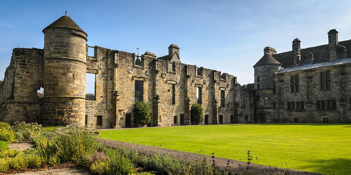 Admire the spectacular Renaissance architecture of Falkland Palace