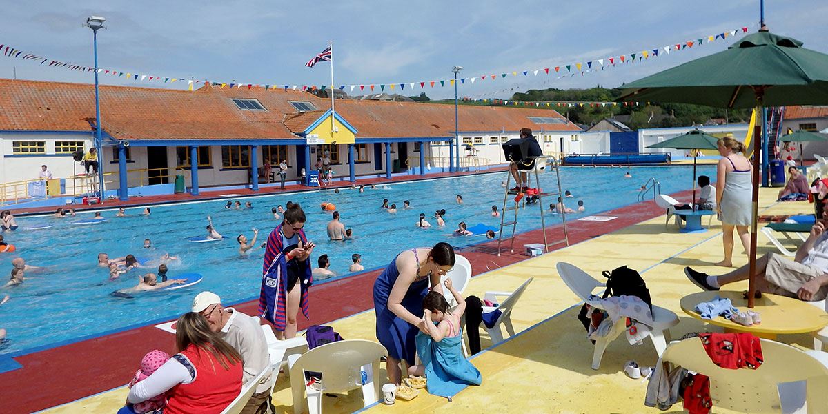 Take the family to Stonehaven Outdoor Pool