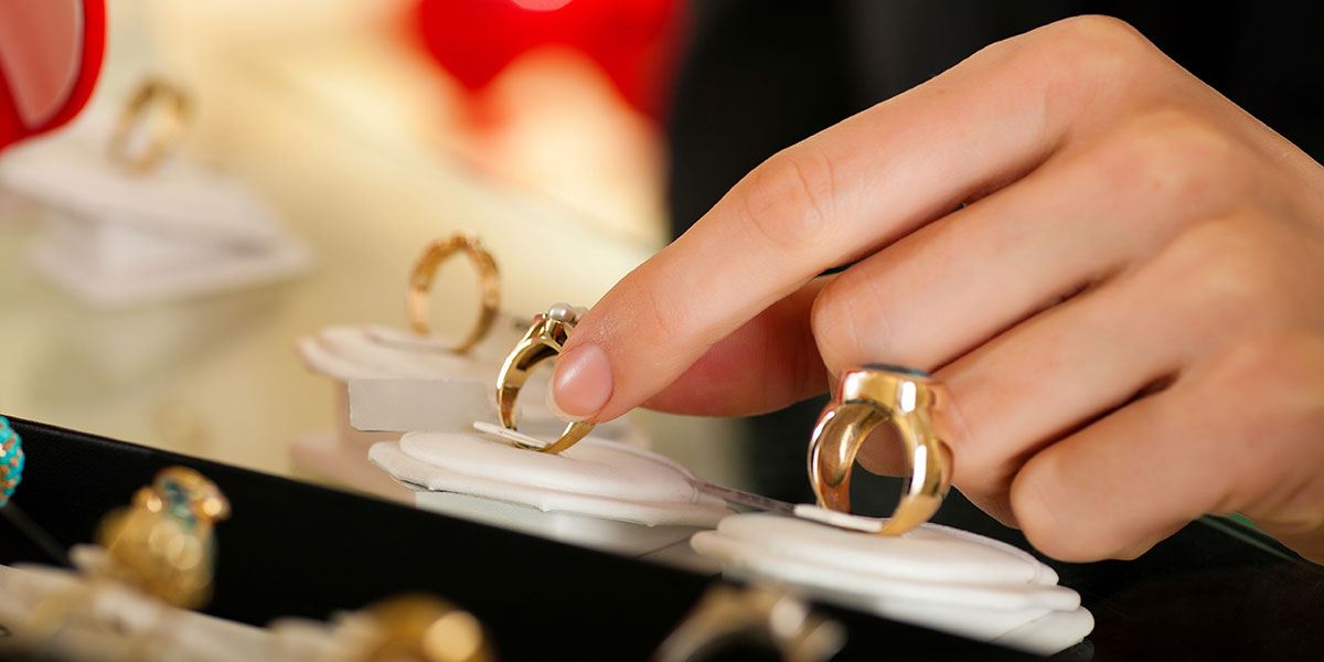 Choosing jewellery