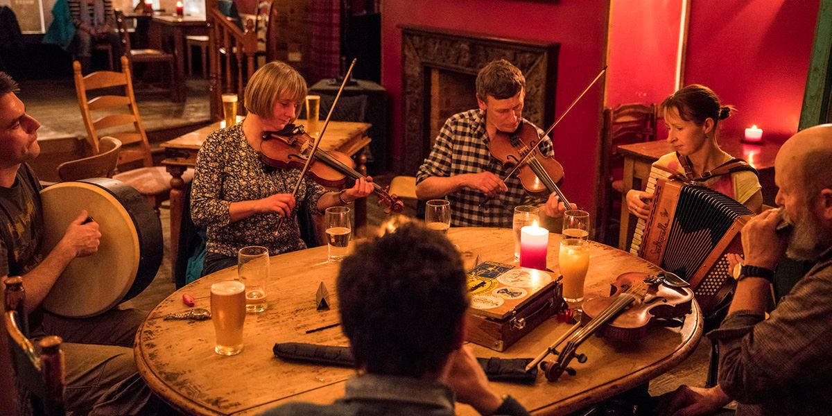 Hootananny pub